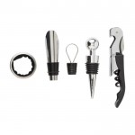 Set para vino con estuche de corcho y distintos accesorios color marrón tercera vista