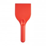 Raspador de hielo grande de plástico reciclado con mango color rojo segunda vista frontal