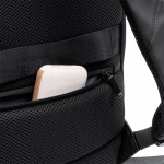 Mochila antirobo de cuero sintético ideal para llevar tu portátil 14” color negro vista detalle 2