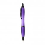 Bolígrafo de plastico reciclado con detalles negros tinta negra color morado vista lateral