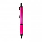 Bolígrafo de plastico reciclado con detalles negros tinta negra color fucsia vista lateral