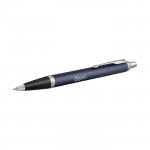 Bolígrafo bicolor con acabados metálicos color azul con logo