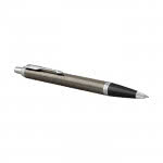 Bolígrafo bicolor con acabados metálicos color marrón
