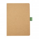 Libreta de papel reciclado con portabolígrafo A5 hojas a rayas color verde tercera vista frontal