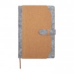 Libreta de fieltro y corcho reciclado con bolsillos A5 hojas a rayas color natural segunda vista frontal