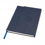 Libreta de tapa dura de plástico reciclado A5 hojas a rayas color azul marino vista detalle con logo