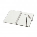 Libreta de tapa dura reutilizable con bolígrafo tinta negra color gris cuarta vista
