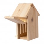 Casita para colgar de mariposas hecha de madera de pino color marrón cuarta vista