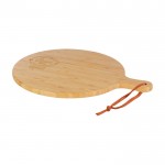Tabla de cortar de bambú con correa de colores en el mango color salmón vista impresa logo 2