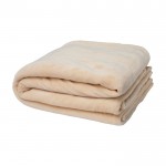 Manta de sherpa reciclada con tacto agradable y cómodo 126 x 152 cm color marfil