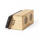 Altavoz con cargador de inducción color madera quinta vista