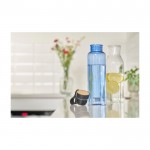 Botella de RPET con detalle de bambú y correa en la tapa 750ml séptima vista