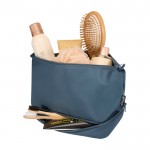Neceser de poliéster reciclado con gran compartimento inferior 6L color azul cian segunda vista