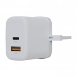 Cargador con enchufe británico hecho de plástico reciclado 67W color blanco vista detalle 2