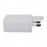 Cargador con enchufe británico hecho de plástico reciclado 67W color blanco vista lateral