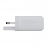 Cargador con enchufe británico hecho de plástico reciclado 67W color blanco segunda vista lateral