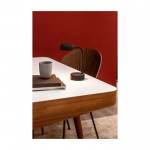 Lámpara de mesa recargable y regulable según necesites Kooduu Fokus color verde menta imagen de estilo de vida