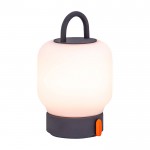 Lámpara portátil tipo farol que aporta iluminación suave Kooduu Loome color antracita