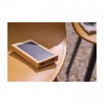 Batería externa solar de bambú con luz indicadora 10.000 mAh séptima vista