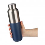 Botella de acero inoxidable reciclado con tapón plateado 600ml cuarta vista