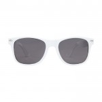 Gafas de sol de plástico reciclado con lentes ahumadas UV400 color blanco segunda vista frontal
