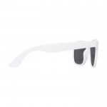Gafas de sol de plástico reciclado con lentes ahumadas UV400 color blanco segunda vista lateral