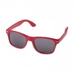Gafas de sol de plástico reciclado con lentes ahumadas UV400 color rojo