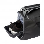 Mochila deportiva reciclada resistente al agua con varios bolsillos color negro cuarta vista