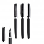 Roller de metal elegante con cuerpo con relieve y tinta negra vista con logo impreso