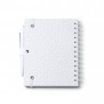 Libreta hecha de estractos de piedra con tapa rígida A5 hojas a rayas color blanco vista detalle 3