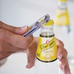 Llavero con abrebotellas y cápsula para papel personalizado color transparente