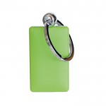 Llavero rectangular con lado de plástico de color y aro de metal color verde claro vista 1