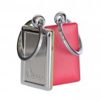 Llavero rectangular con lado de plástico de color y aro de metal color rojo vista 1