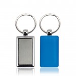 Llavero rectangular con lado de plástico de color y aro de metal