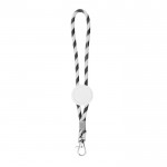 Llavero alargado tipo lanyard que es ajustable y lleva mosquetón color negro vista 11