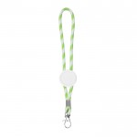 Llavero alargado tipo lanyard que es ajustable y lleva mosquetón color verde claro