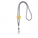 Lanyard ecológico con diseño tubular y ajuste hecho de bambú color gris claro