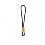 Llavero de estilo tubular de poliéster con ajuste de bambú color negro vista con logo impreso
