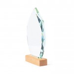 Placa de cristal en forma geométrica con base de madera natural color transparente