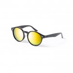 Gafas de sol rPET con lentes efecto espejo color amarillo primera vista