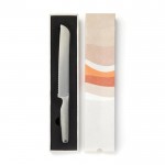 Cuchillo para pan de acero japonés color plateado vista con caja