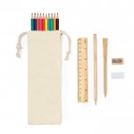Bolsa de algodón con un set de escritura, colores y cuaderno color beige novena vista