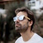 Gafas de sol coloridas con patillas de bambú y protección UV400 cuarta vista