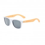 Gafas de sol coloridas con patillas de bambú y protección UV400 color blanco primera vista