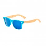 Gafas de sol coloridas con patillas de bambú y protección UV400 color azul claro primera vista