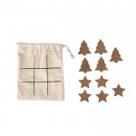 Juego de tres en raya con fichas navideñas hechas de corcho color natural primera vista