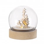 Bola iluminada con diseño navideño en el interior y base de madera tercera vista