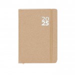 Agenda de cartón reciclado con vista diaria en inglés y español A5 color natural primera vista