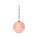 Bálsamo labial en esfera brillante con llavero mosquetón color rosa primera vista