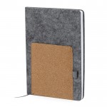 Libreta de fieltro con bolsillo frontal de corcho y hojas a rayas A5 segunda vista